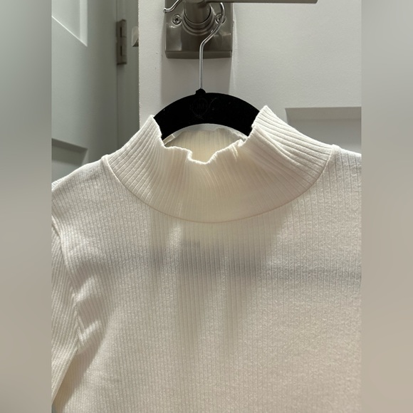 Anthropologie, new with tags, cream turtle neck. Small. - Picture 1 of 8